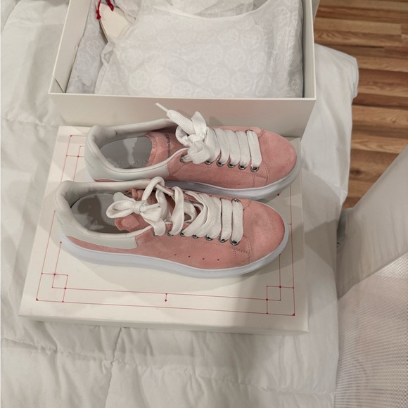 Sneaker - Picture 7 of 8